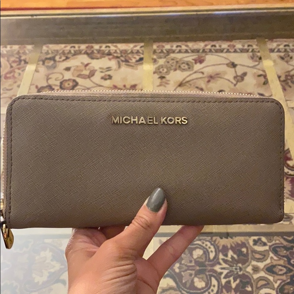 Michael Kors Beige Large Women’s Wallet